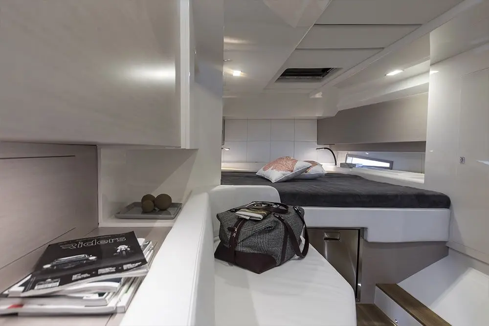 Sacs 47, master cabin — Menorca Yacht Rental, Menorca. Sacs 47 — 14m
