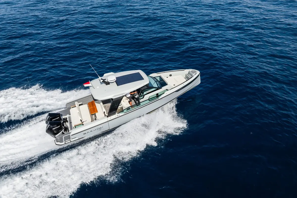 Saxdor 320, salon — Menorca Yacht Rental, Menorca. Saxdor 320 — 10m
