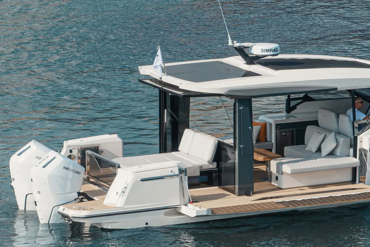 Saxdor 400 GTO, salon — Menorca Yacht Rental, Menorca. Saxdor 400 GTO — 12.4m