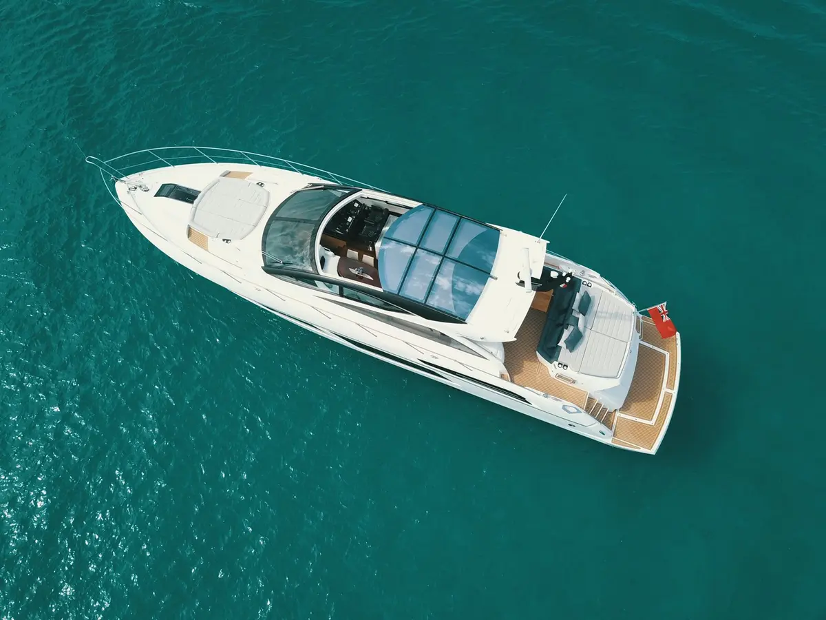 Sunseeker 68, master cabin — Menorca Yacht Rental, Menorca. Sunseeker 68 — 22m