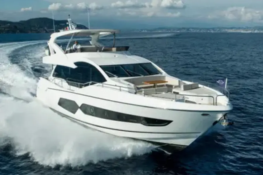 Sunseeker 76, exterior — Menorca Yacht Rental, Menorca. Sunseeker 76 — 23m