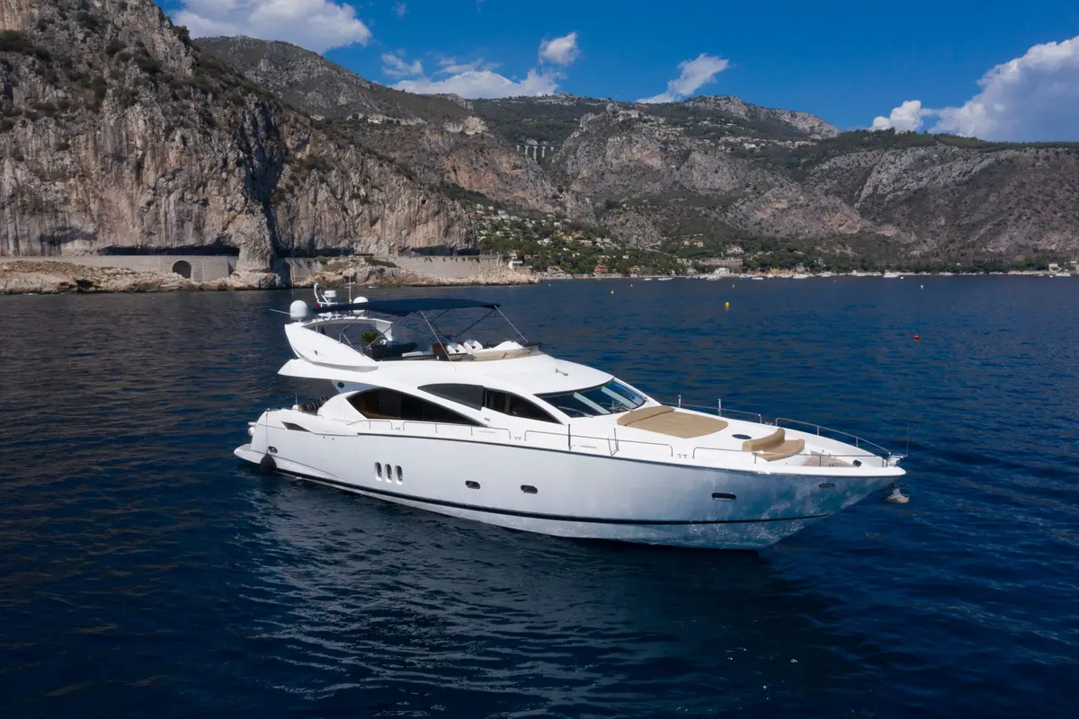 Sunseeker 82, exterior — Menorca Yacht Rental, Menorca. Sunseeker 82 — 26m