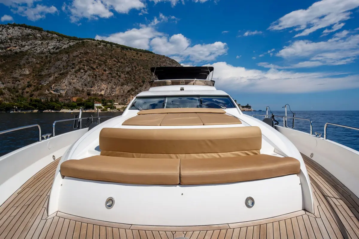 Sunseeker 82, master cabin — Menorca Yacht Rental, Menorca. Sunseeker 82 — 26m