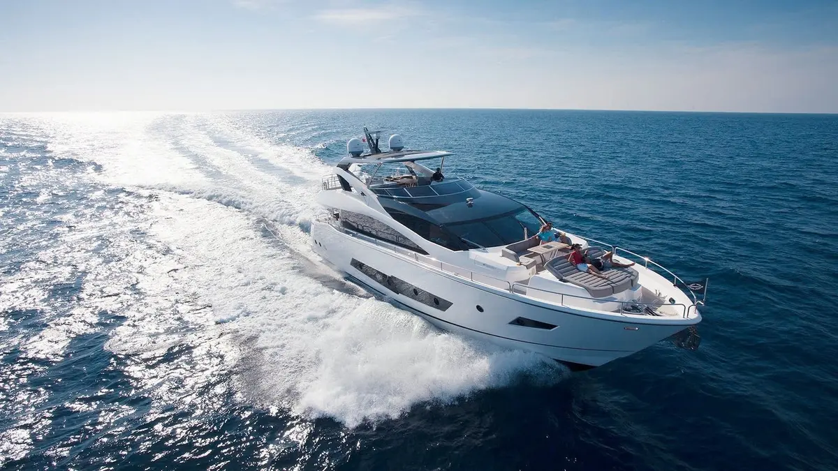 Sunseeker 86, main deck — Menorca Yacht Rental, Menorca. Sunseeker 86 — 3m