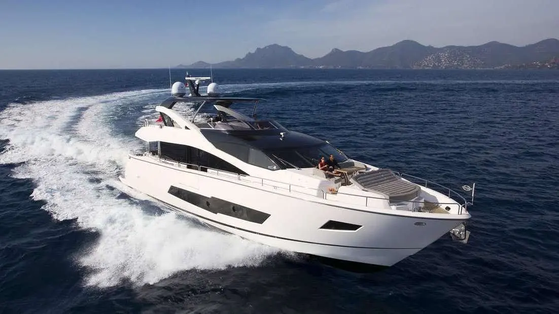 Sunseeker 86, aft deck — Menorca Yacht Rental, Menorca. Sunseeker 86 — 3m