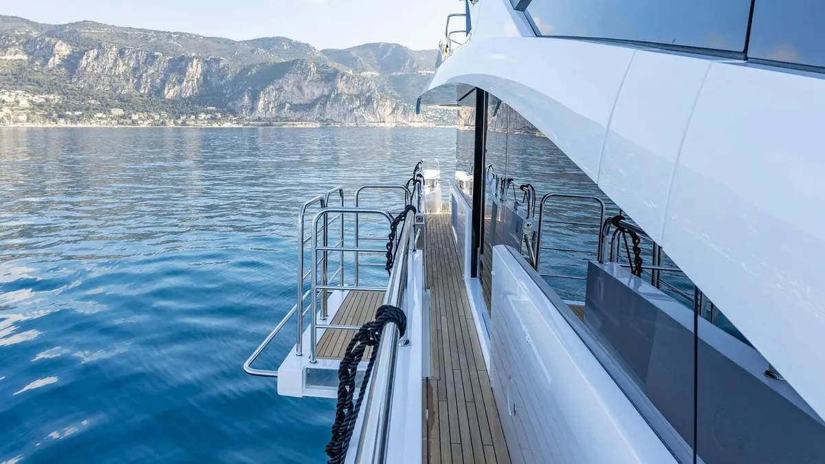Sunseeker 86, master cabin — Menorca Yacht Rental, Menorca. Sunseeker 86 — 3m