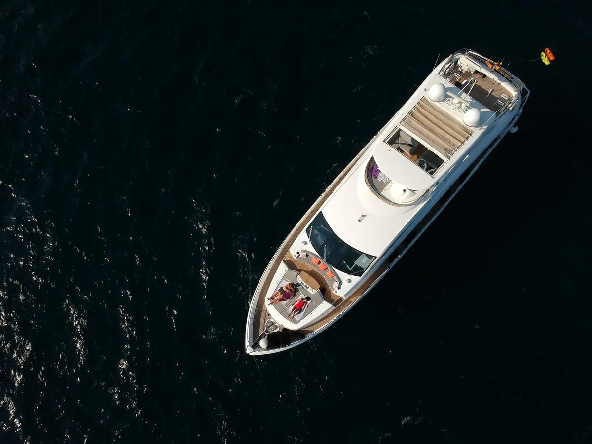 Sunseeker 88, flybridge — Menorca Yacht Rental, Menorca. Sunseeker 88 — 27m