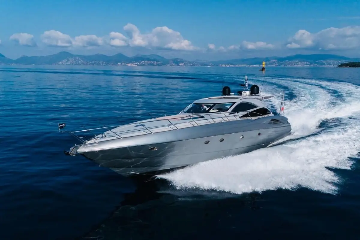 Sunseeker Predator 68, exterior — Menorca Yacht Rental, Menorca. Sunseeker Predator 68 — 20m