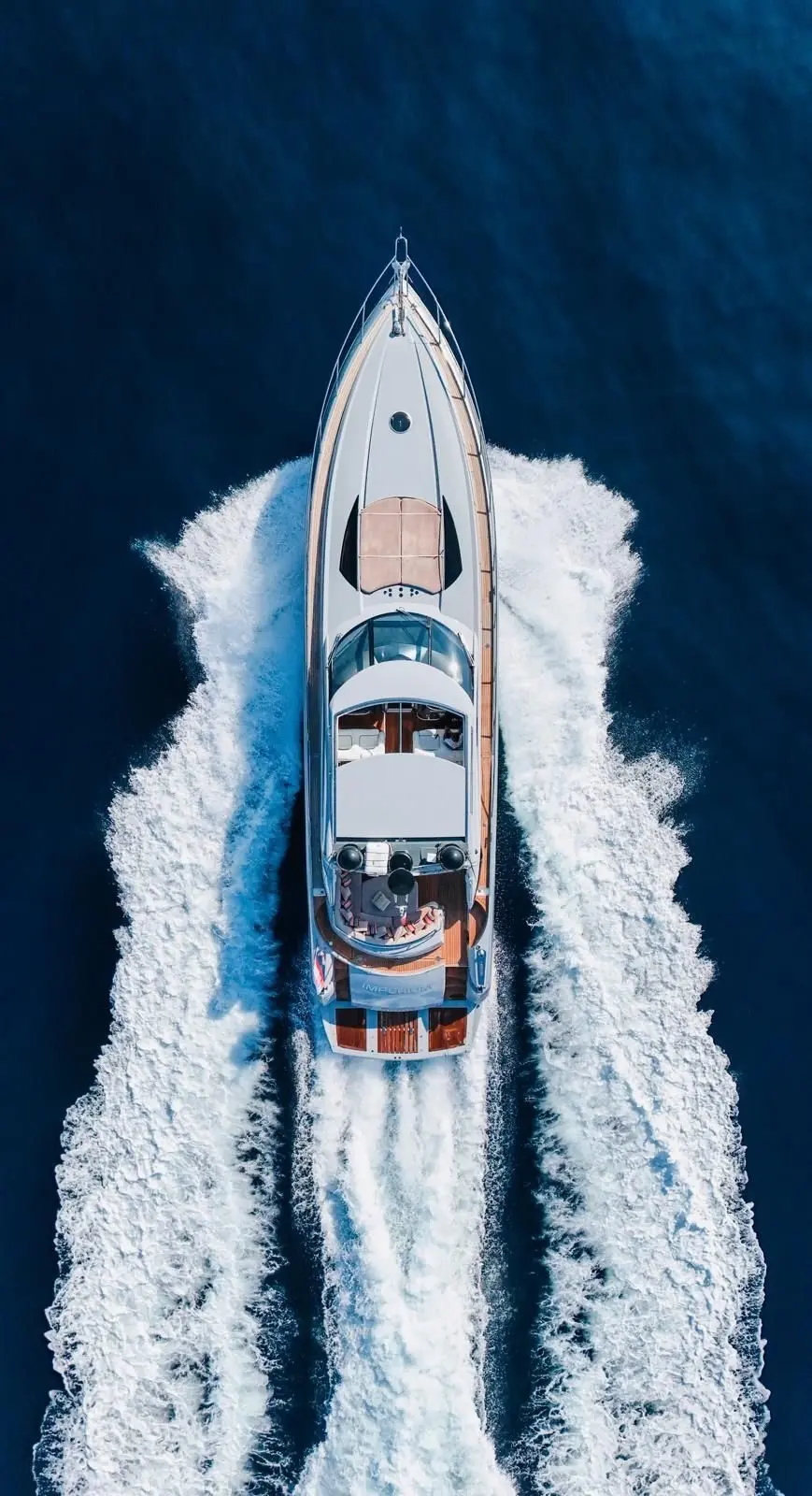 Sunseeker Predator 68, main deck — Menorca Yacht Rental, Menorca. Sunseeker Predator 68 — 20m