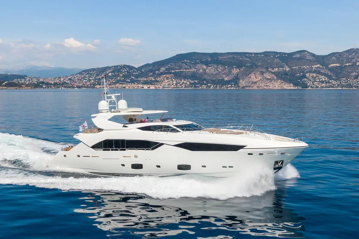Sunseeker 115, main deck — Menorca Yacht Rental, Menorca. Sunseeker 115 — 35m