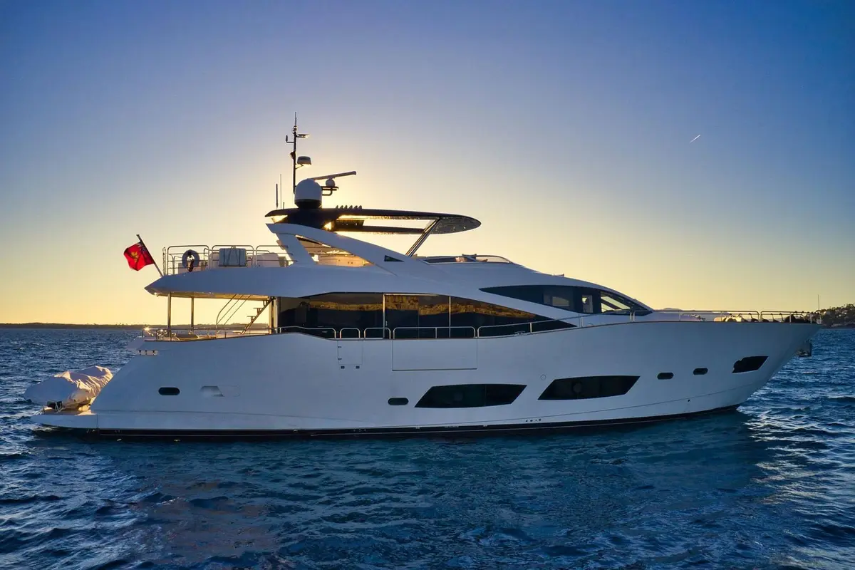 Sunseeker 95, exterior — Menorca Yacht Rental, Menorca. Sunseeker 95 — 29m