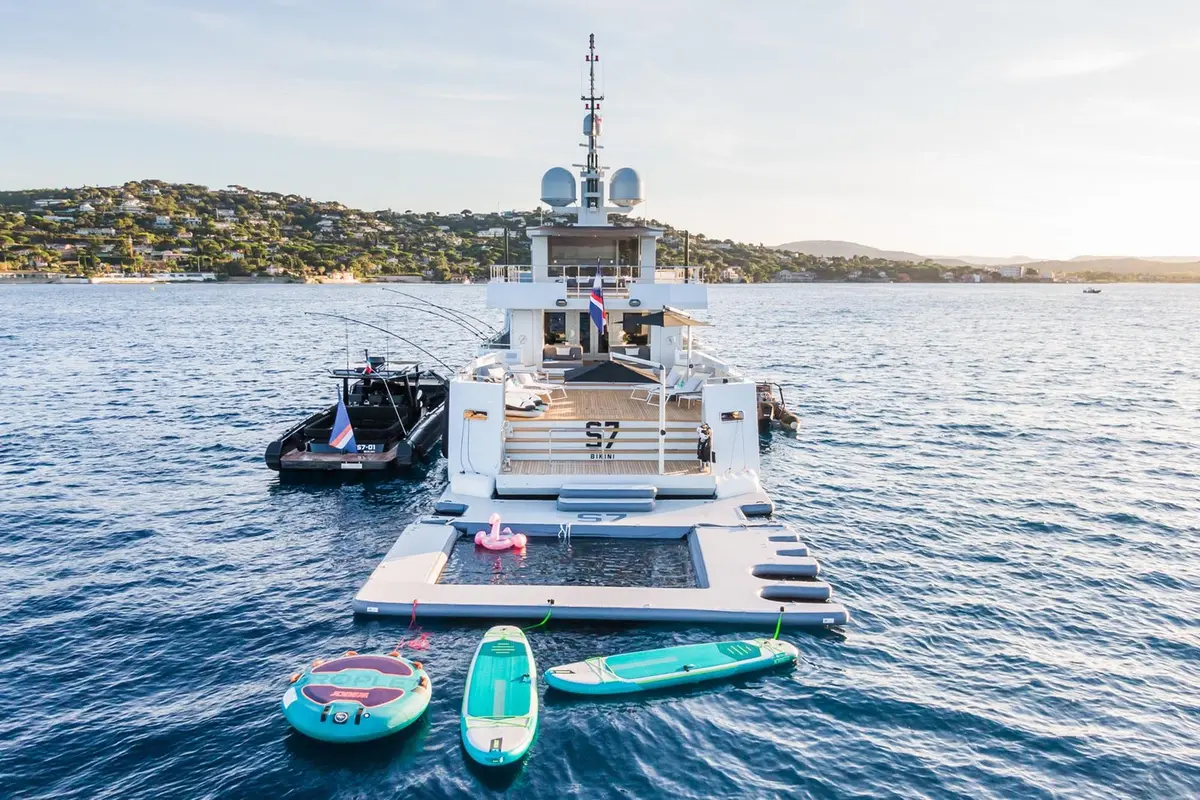 Tansu 40m, main deck — Menorca Yacht Rental, Menorca. Tansu 40m — 40m
