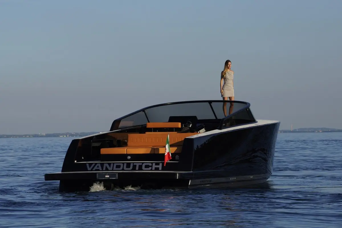 VanDutch 40, main deck — Menorca Yacht Rental, Menorca. VanDutch 40 — 12m