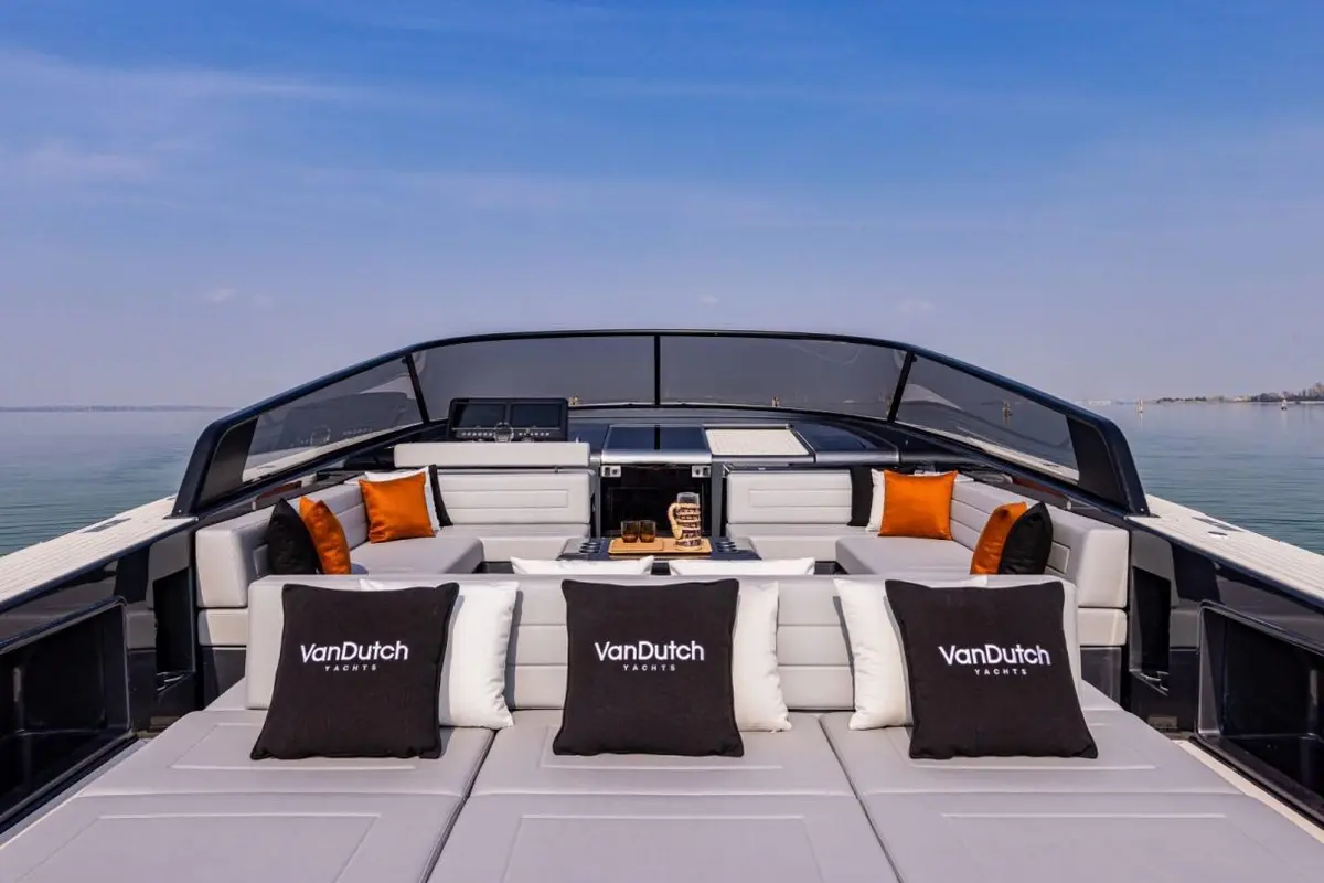 Vandutch 55, main deck — Menorca Yacht Rental, Menorca. Vandutch 55 — 16m