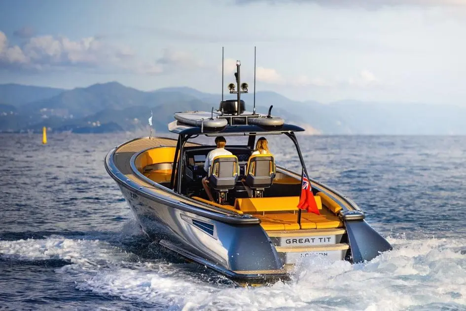Wajer 38S, salon — Menorca Yacht Rental, Menorca. Wajer 38S — 11m