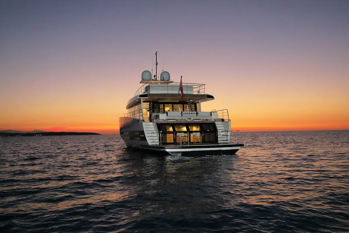 WallyAce 26, flybridge — Menorca Yacht Rental, Menorca. WallyAce 26 — 26m